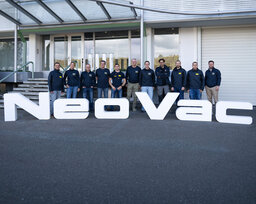 Die Polytech Systeme AG heisst ab heute NeoVac Polytech AG und erhält den NeoVac-Markenauftritt.  | © NeoVac