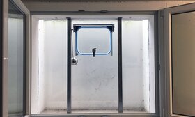 Halbautomatisches Schutzfenster | © NeoVac