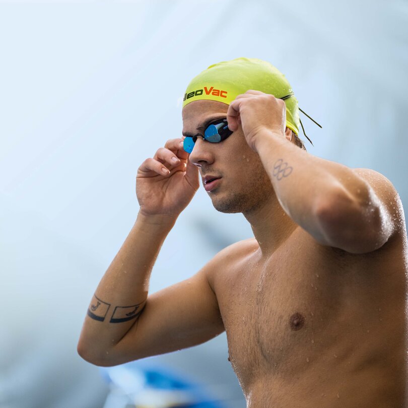 Schwimmer und NeoVac-Markenbotschafter Noè Ponti. | © NeoVac
